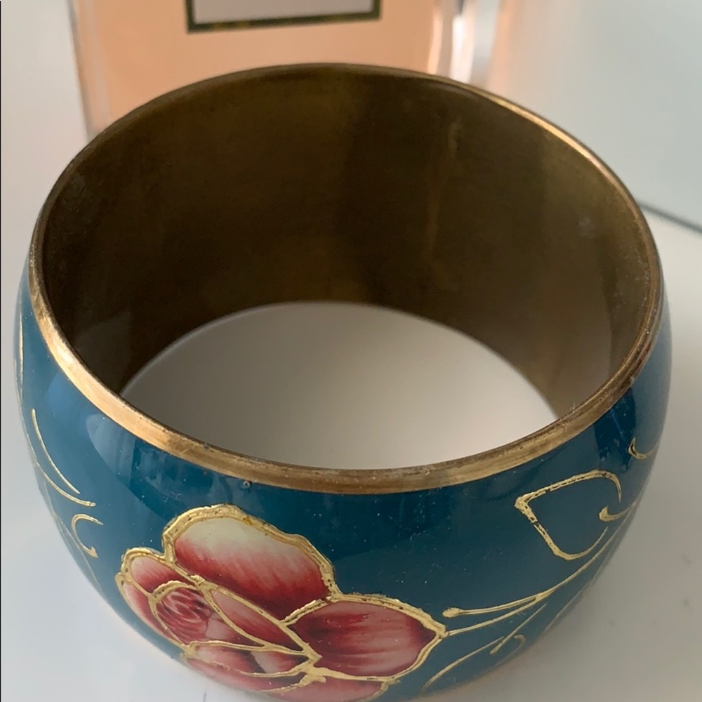 Classic style bracelet with a golden touch - Picture 2 of 4